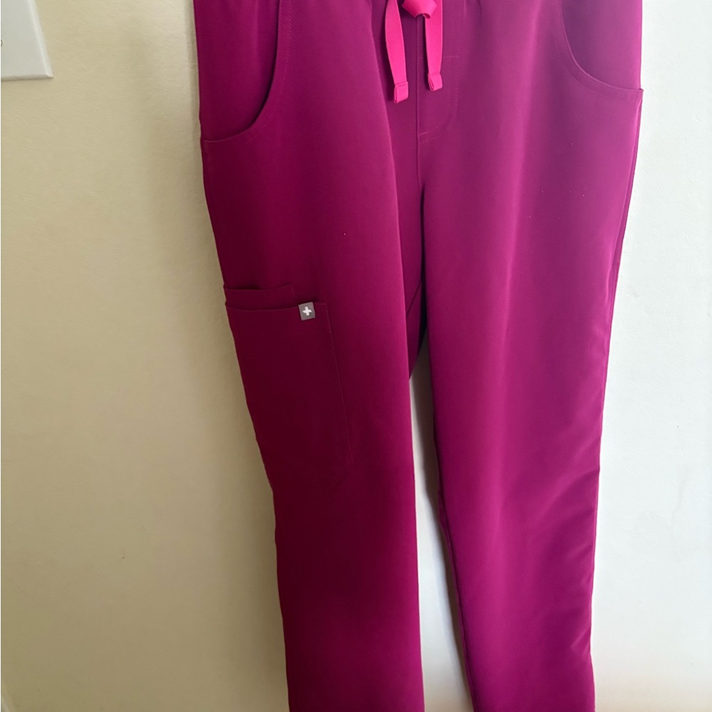 Figs Women's Scrub Pants in Vibrant Pink